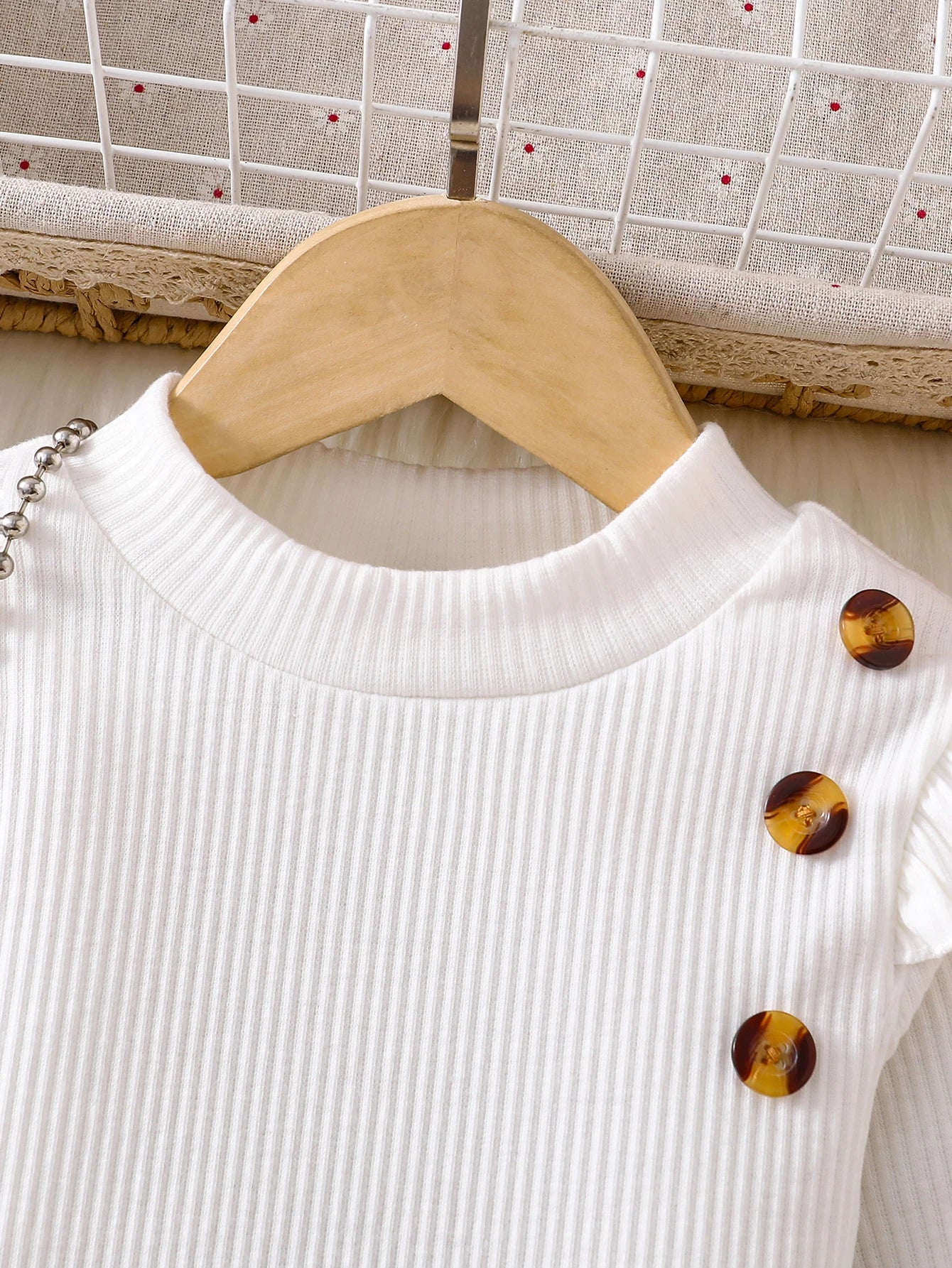 2-Piece Set for Girls: Spring and Autumn Thin Skirt Set, Children's Comfortable and Soft Simple Solid Color Round Neck Pullover Knit Top with Button Decoration + Plaid Print Button-Decorated Asymmetrical Hem Short Skirt Set.