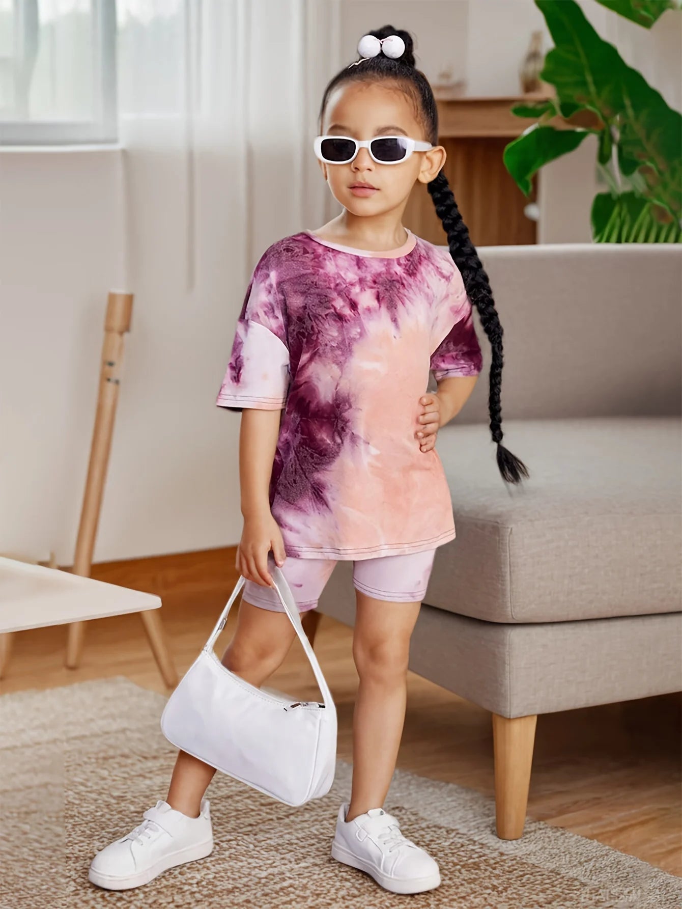 Girls' T-Shirt Set: Loose Short-Sleeve Top + Tight Shorts Two-Piece Set with Random Prints, Fashionable and Versatile, Suitable for Children Aged 4-11, for Summer, Home, School, Outings, Travel, and Casual Wear