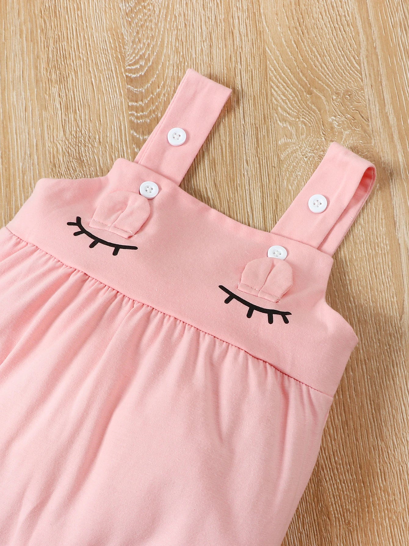 Two-piece set for baby girl: white long-sleeved romper with cute 3D ears and suspenders; autumn and winter