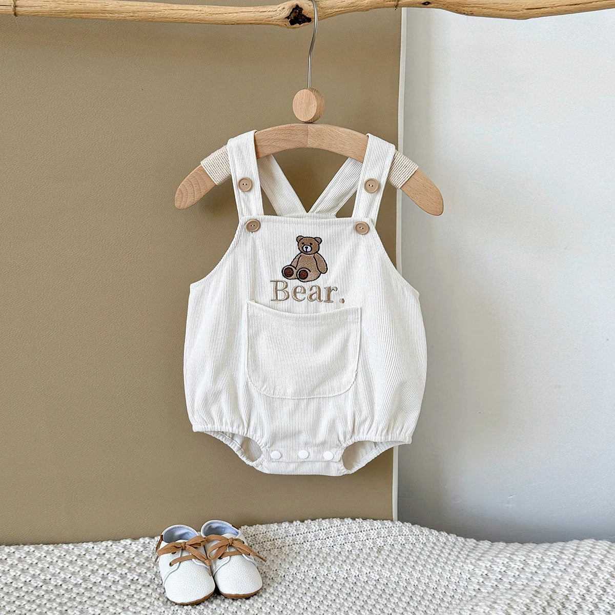 Newborn Baby Boys Girls Clothes Sleeveless Romper Bear Embroidery Loose Shoulder Strap Triangle Jumpsuit Casual Overalls Autumn