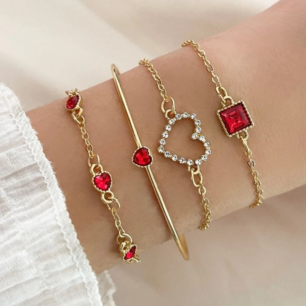 4-Piece Set of Niche Luxury High-End Heart-Shaped Bracelet Set, Creative Retro Design Bracelet, Lightweight Material, Comfortable to Wear, Versatile for Daily Use, Ideal Gift Accessory