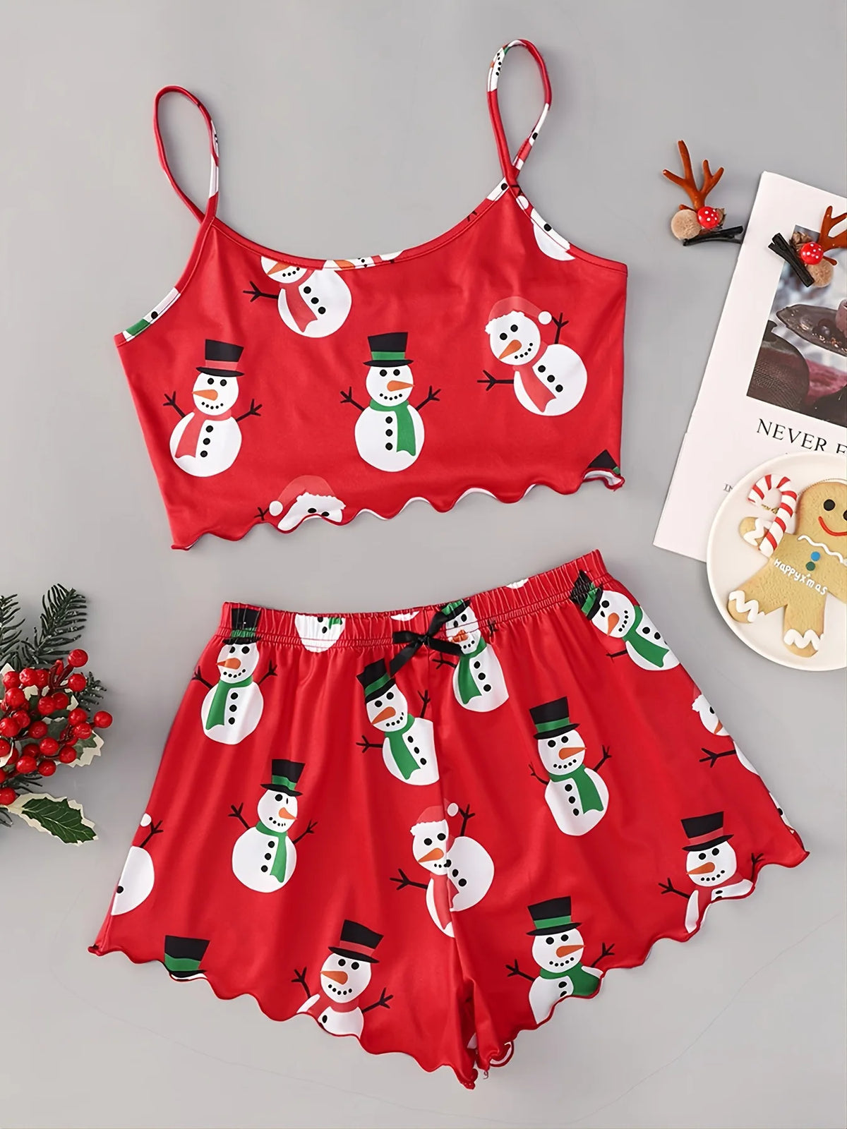 Santa Print Women's Sleepwear Soft Christmas Festival Cute Gingerbread Print 2 Pieces Pajama Set Crop Tops and Shorts Loungewear