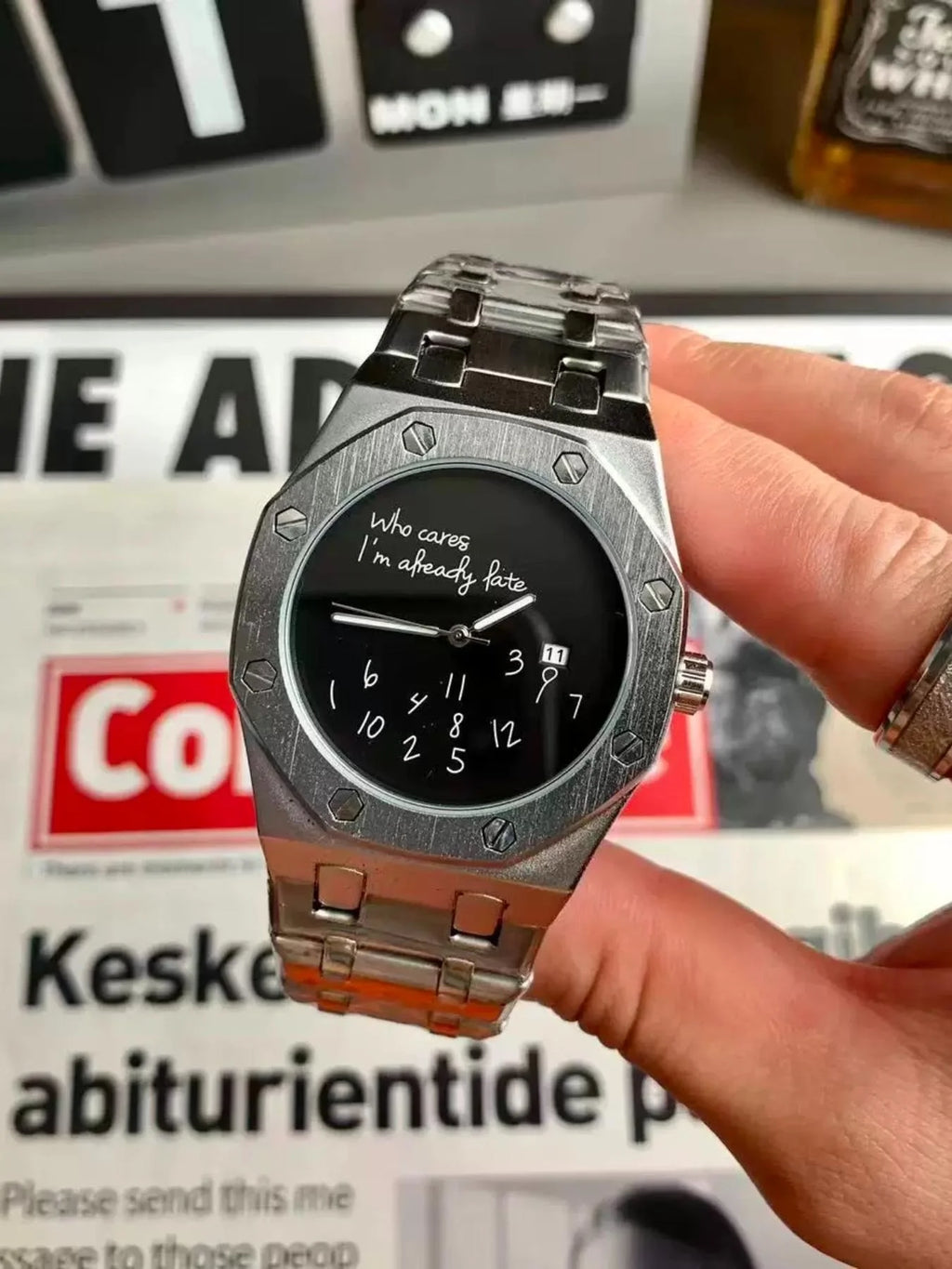 New High-End Business Casual Men's Steel Band Watch, Round Dial Design, Personalized Graffiti Number Pattern, Simple Retro Fashion with a Premium Feel, a Trendy Men's Gift Recommendation.