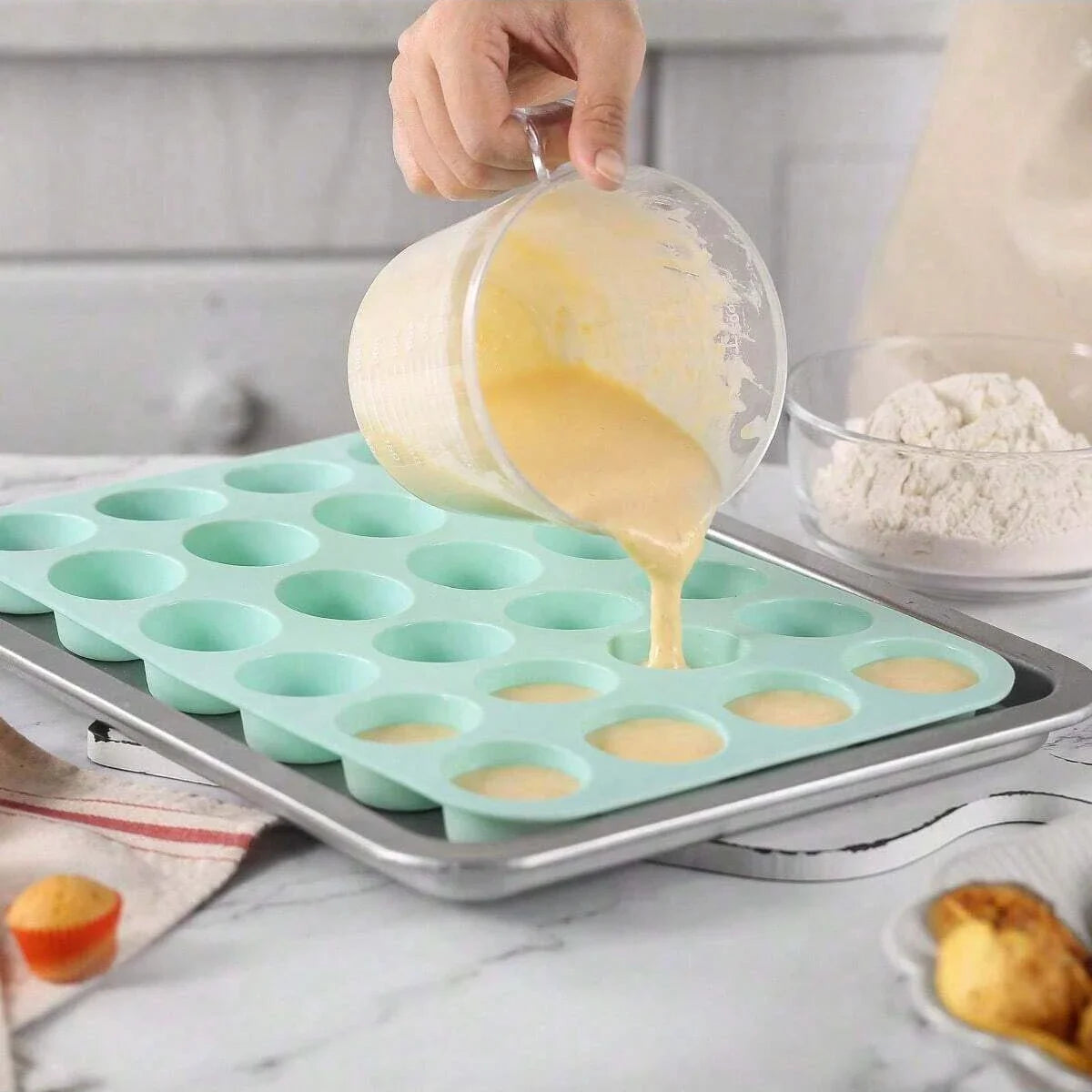24-Hole Cake Mold Silicone Soap Cookies Cupcake Bakeware Pan Tray Mould Home Mini Muffin Cup 3D Non-stick Jelly&Candy Mold