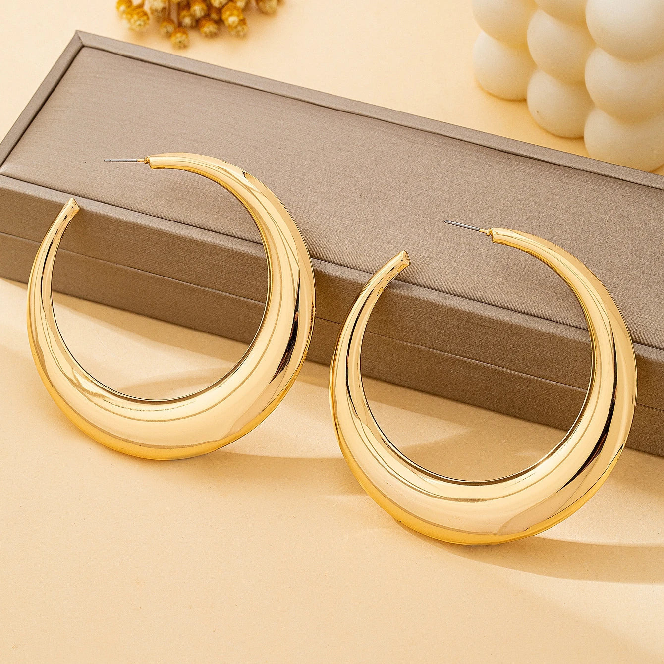 Women's Jewelry Set, Simple and Stylish Glossy Choker and Earrings, Suitable for Daily Wear and Vacation Wear