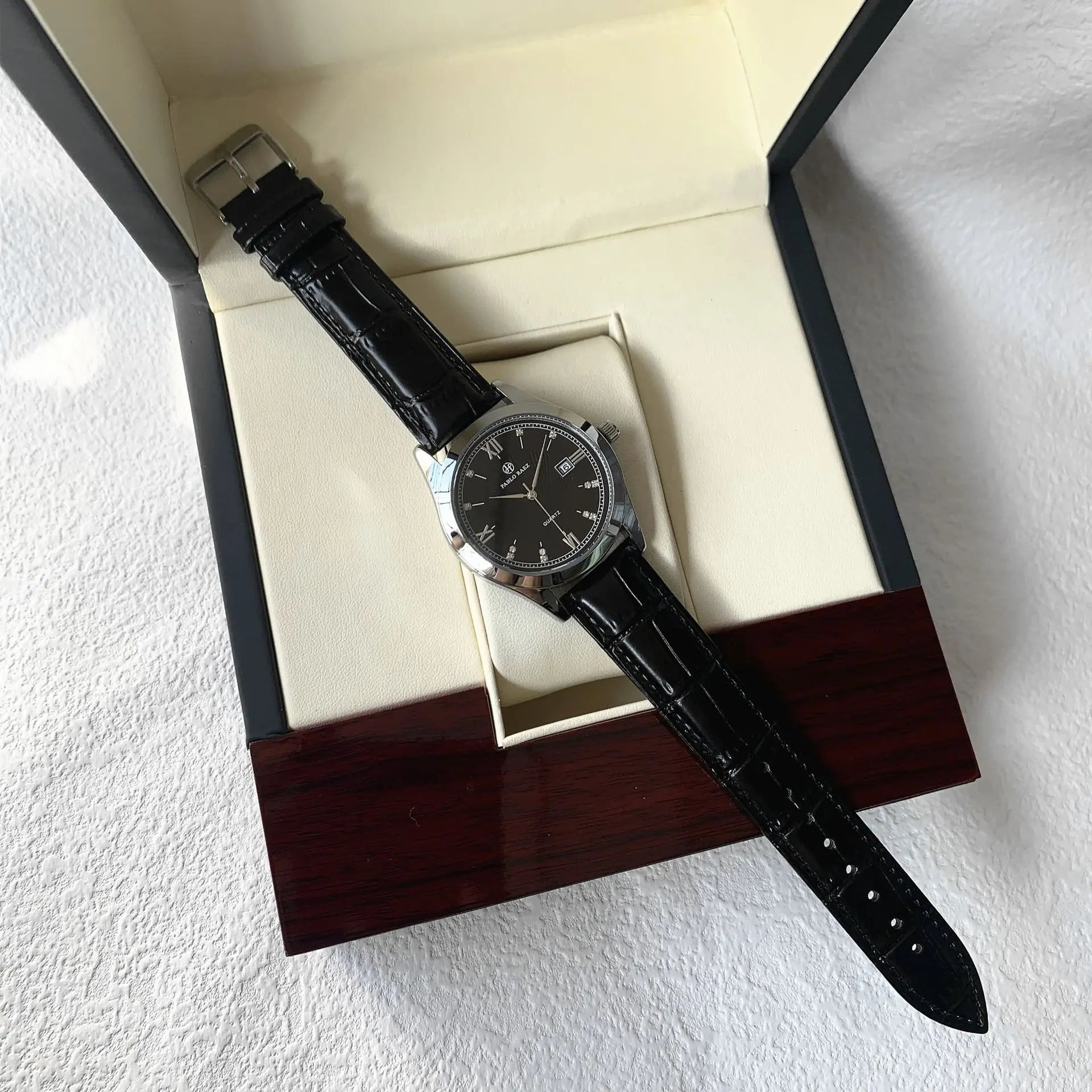 2026 New Men's and Women's Minimalist Watch Leather Strap Quartz Watch New Year's Gift