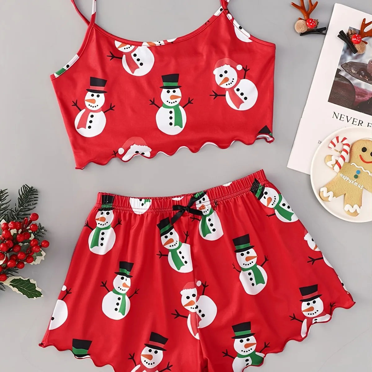 Santa Print Women's Sleepwear Soft Christmas Festival Cute Gingerbread Print 2 Pieces Pajama Set Crop Tops and Shorts Loungewear