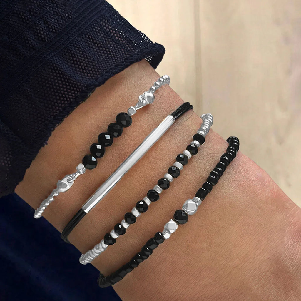 New Fashion 4Pcs/Set Vintage Black Hand Bracelet With Hand-Woven Beaded Simple Women Fine Popular Jewelry Accessories Wholesale