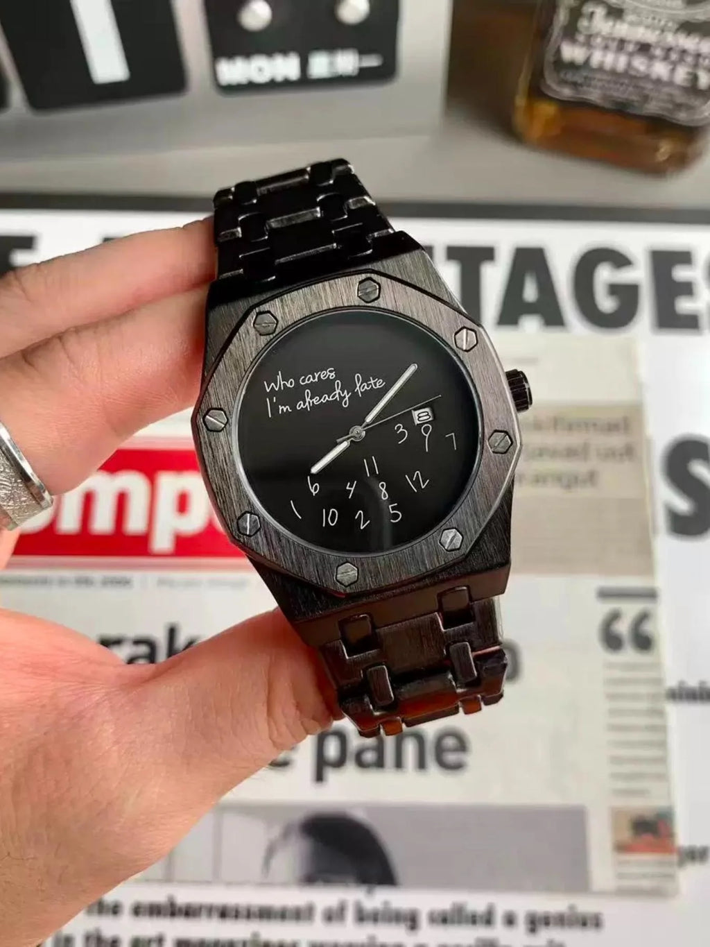 New High-End Business Casual Men's Steel Band Watch, Round Dial Design, Personalized Graffiti Number Pattern, Simple Retro Fashion with a Premium Feel, a Trendy Men's Gift Recommendation.