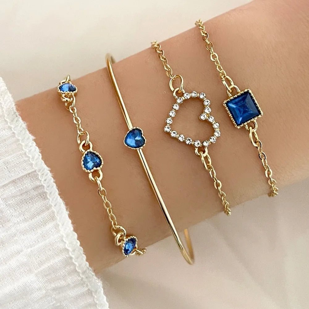 4-Piece Set of Niche Luxury High-End Heart-Shaped Bracelet Set, Creative Retro Design Bracelet, Lightweight Material, Comfortable to Wear, Versatile for Daily Use, Ideal Gift Accessory