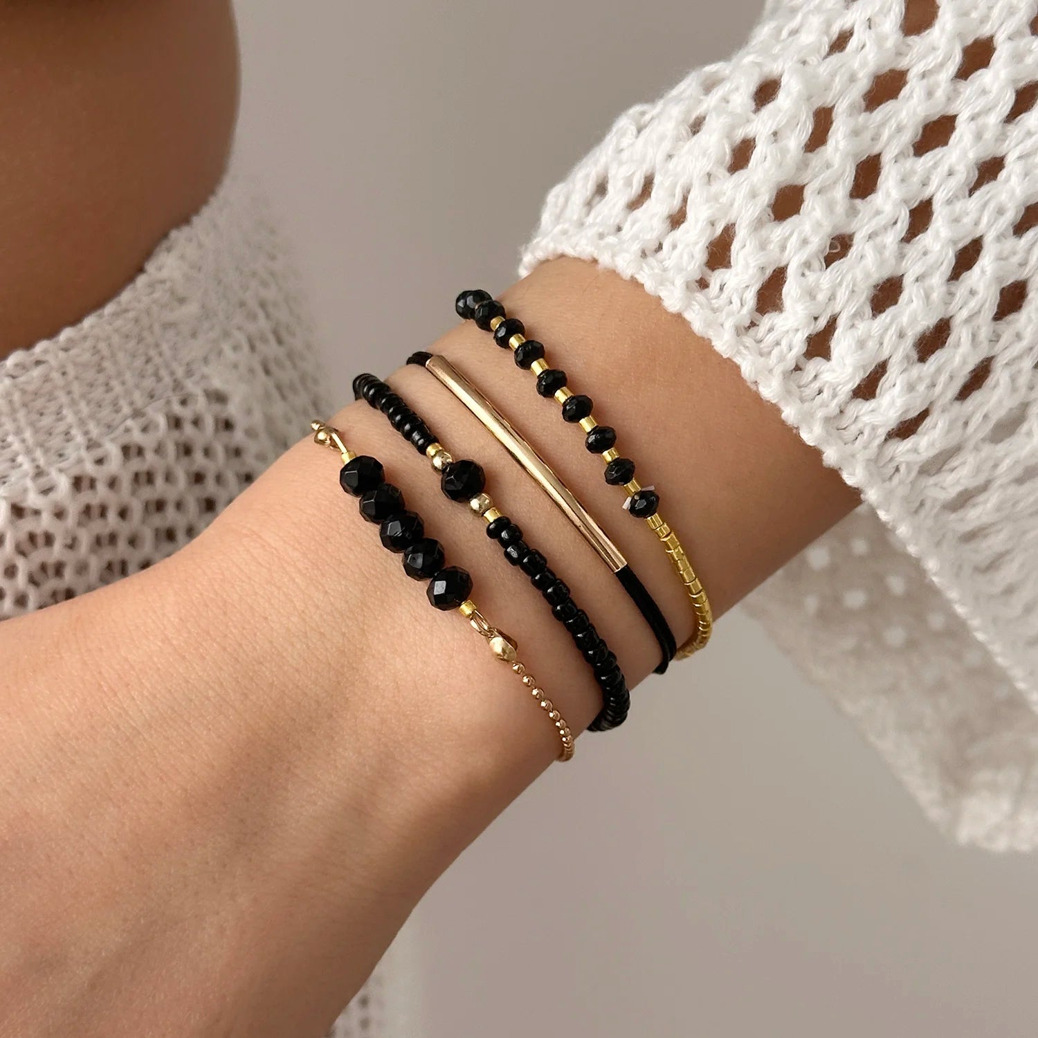 Handmade Black Crystal Beaded Bracelet for Women Minimalist Rice Beads Elastic Rope Bracelet Summer Vacation Party Jewelry Gift