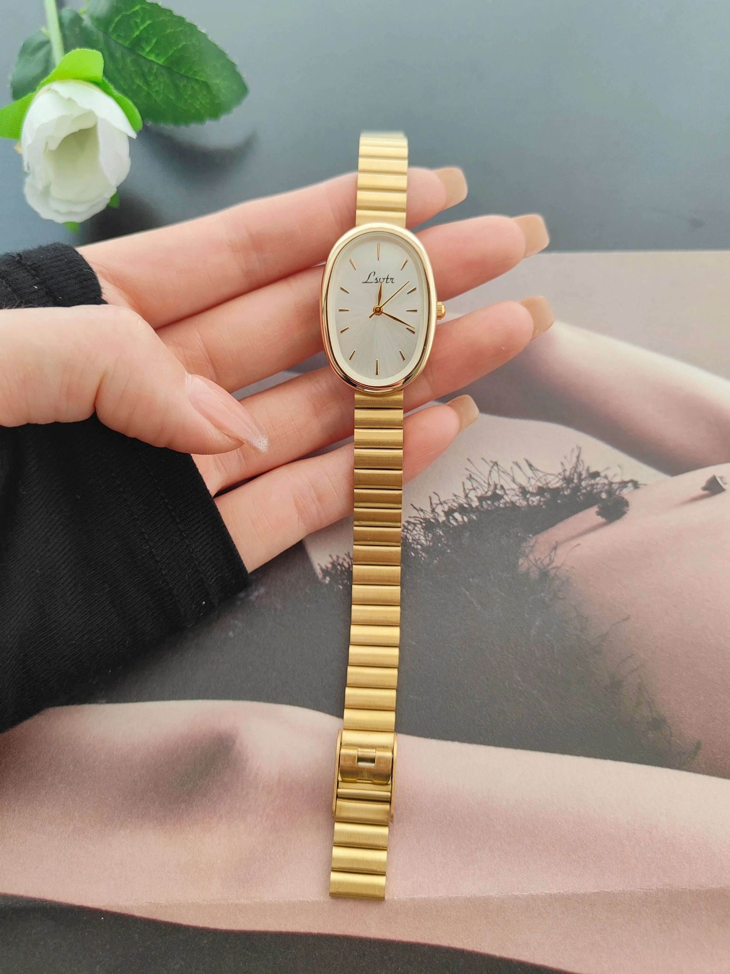 1 Piece of New Fashion Gold Bracelet Women's Watch, Vintage Luxury, Stylish, Simple, Elegant, Light Luxury, Versatile Women's Quartz Watch