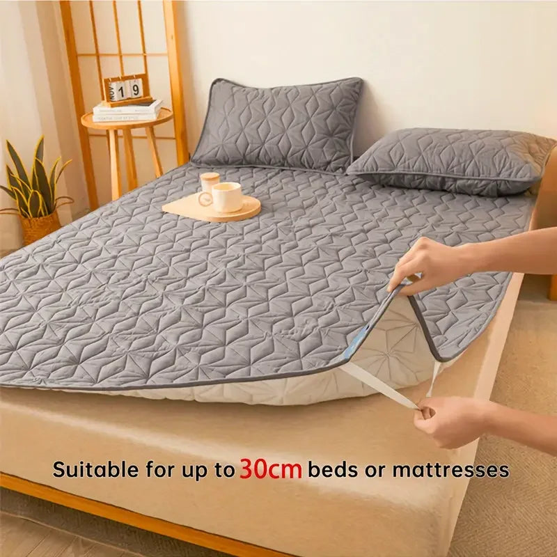 Waterproof Mattress Protector - Breathable Noiseless Mattress Cover Pad with 4 Elastic Corner Straps Fits up to 30 cm Deep