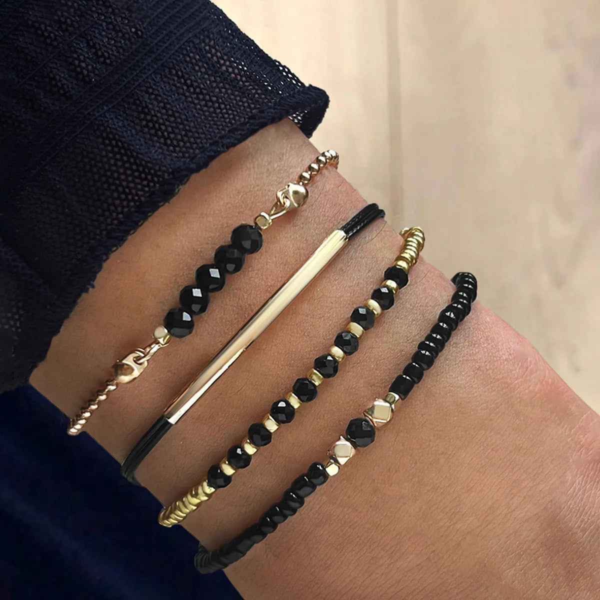 New Fashion 4Pcs/Set Vintage Black Hand Bracelet With Hand-Woven Beaded Simple Women Fine Popular Jewelry Accessories Wholesale