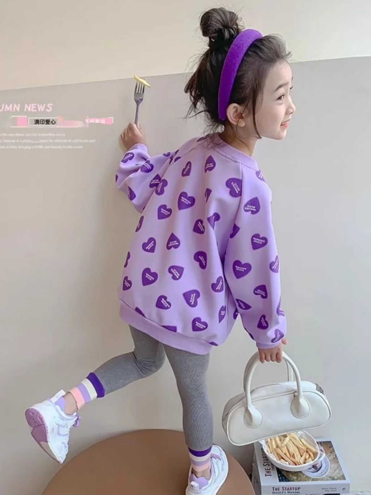 Girls' Sweet Heart-Print Sweatshirt Autumn Outfit, Cute Korean-Style New Autumn Long-Sleeve Top for Toddlers and Kids