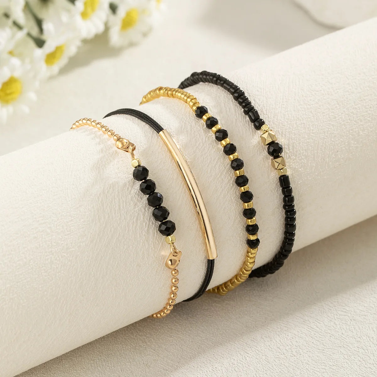 New Fashion 4Pcs/Set Vintage Black Hand Bracelet With Hand-Woven Beaded Simple Women Fine Popular Jewelry Accessories Wholesale