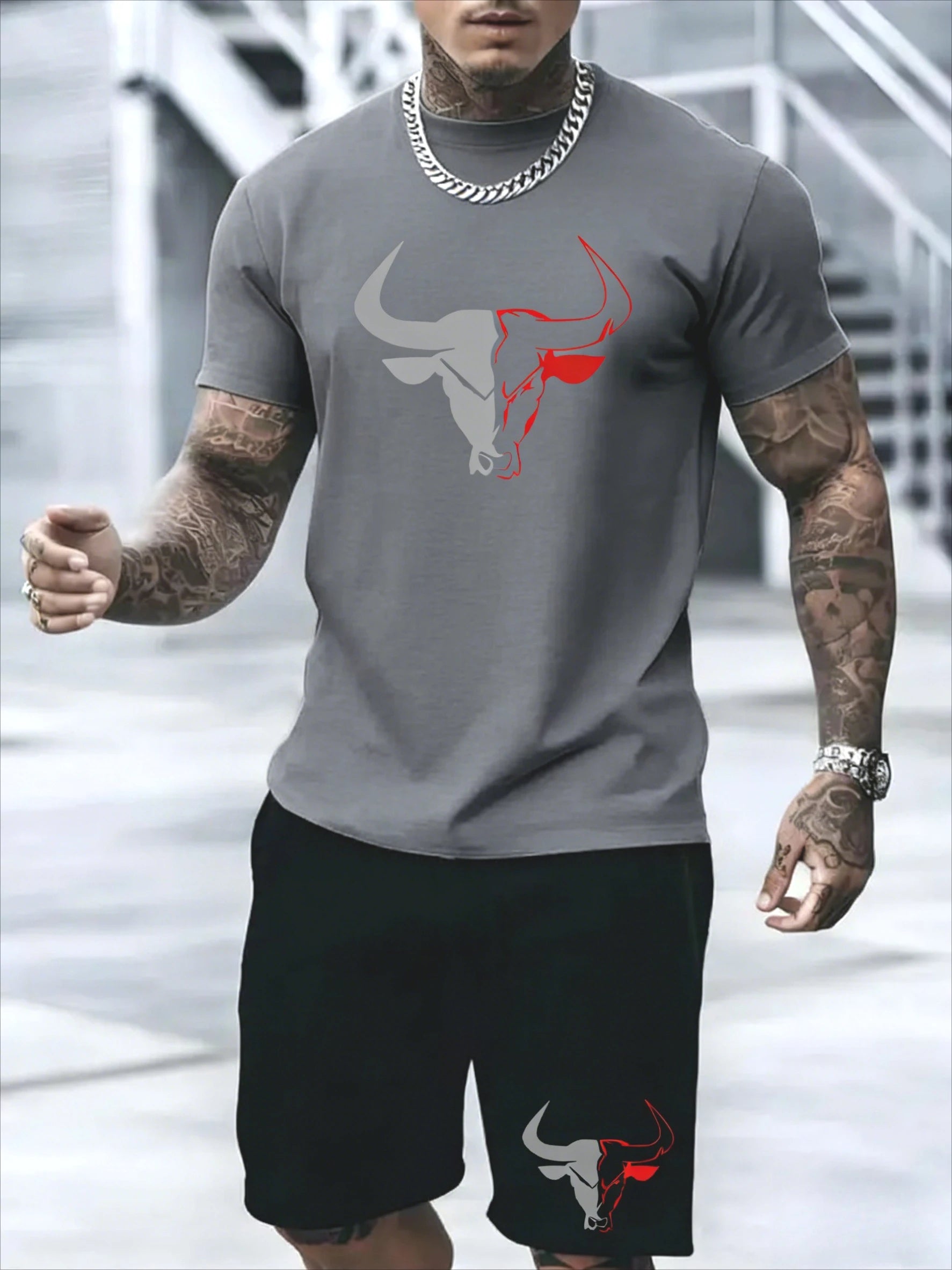 Two-piece men's fashionable summer round-neck short-sleeved t-shirt and shorts set men's vacation and fitness clothing
