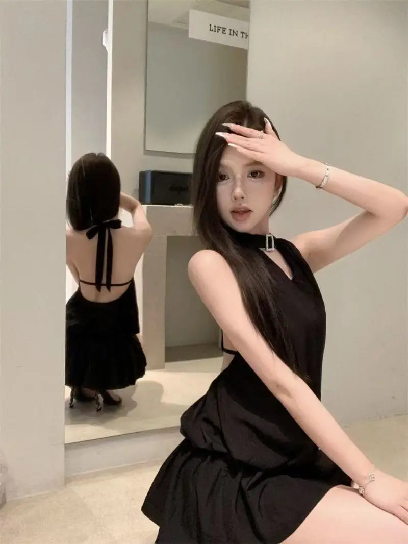 Y2K's new solid-color halter-neck backless dress is a sexy, elegant and slimming short skirt for women in summer