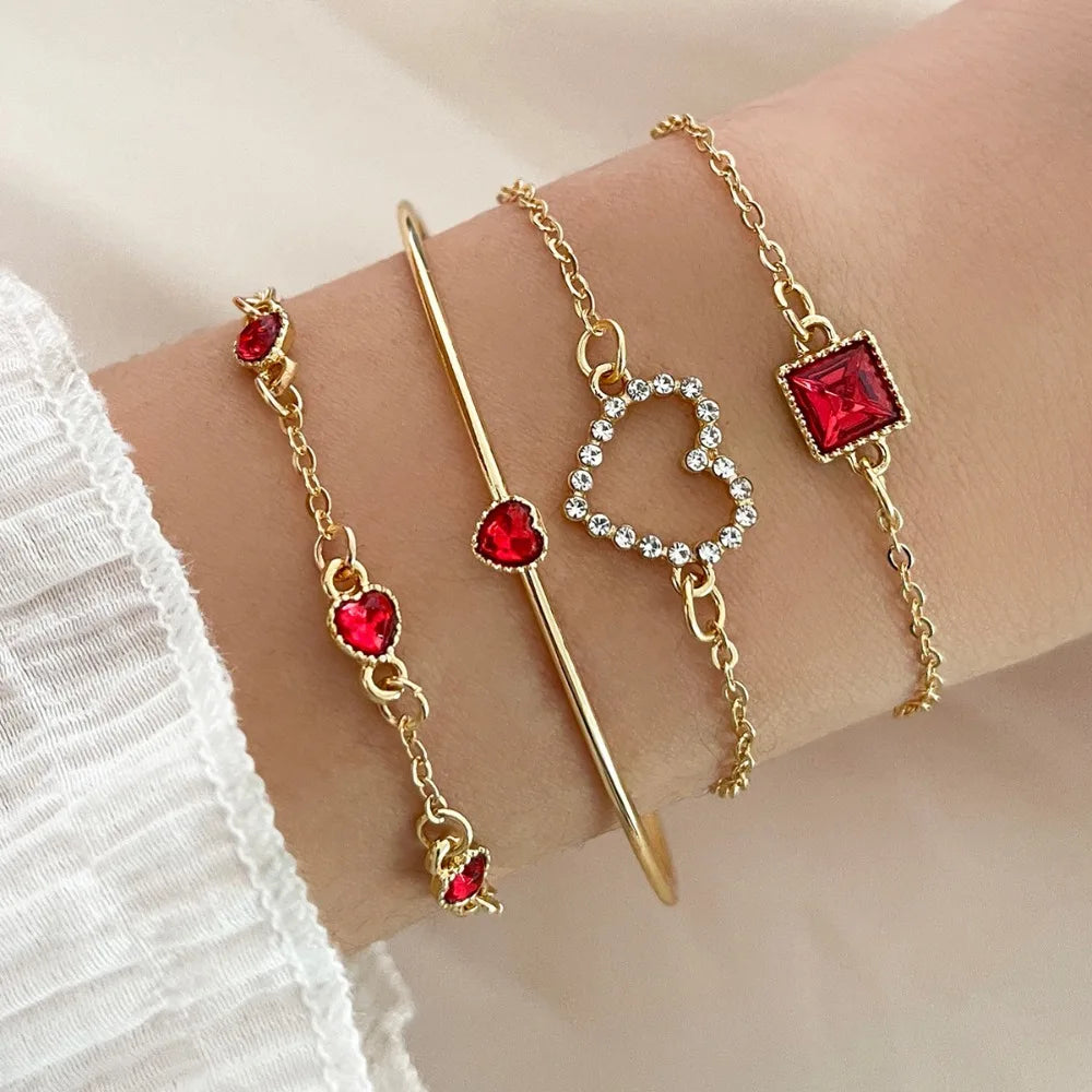 4-Piece Set of Niche Luxury High-End Heart-Shaped Bracelet Set, Creative Retro Design Bracelet, Lightweight Material, Comfortable to Wear, Versatile for Daily Use, Ideal Gift Accessory