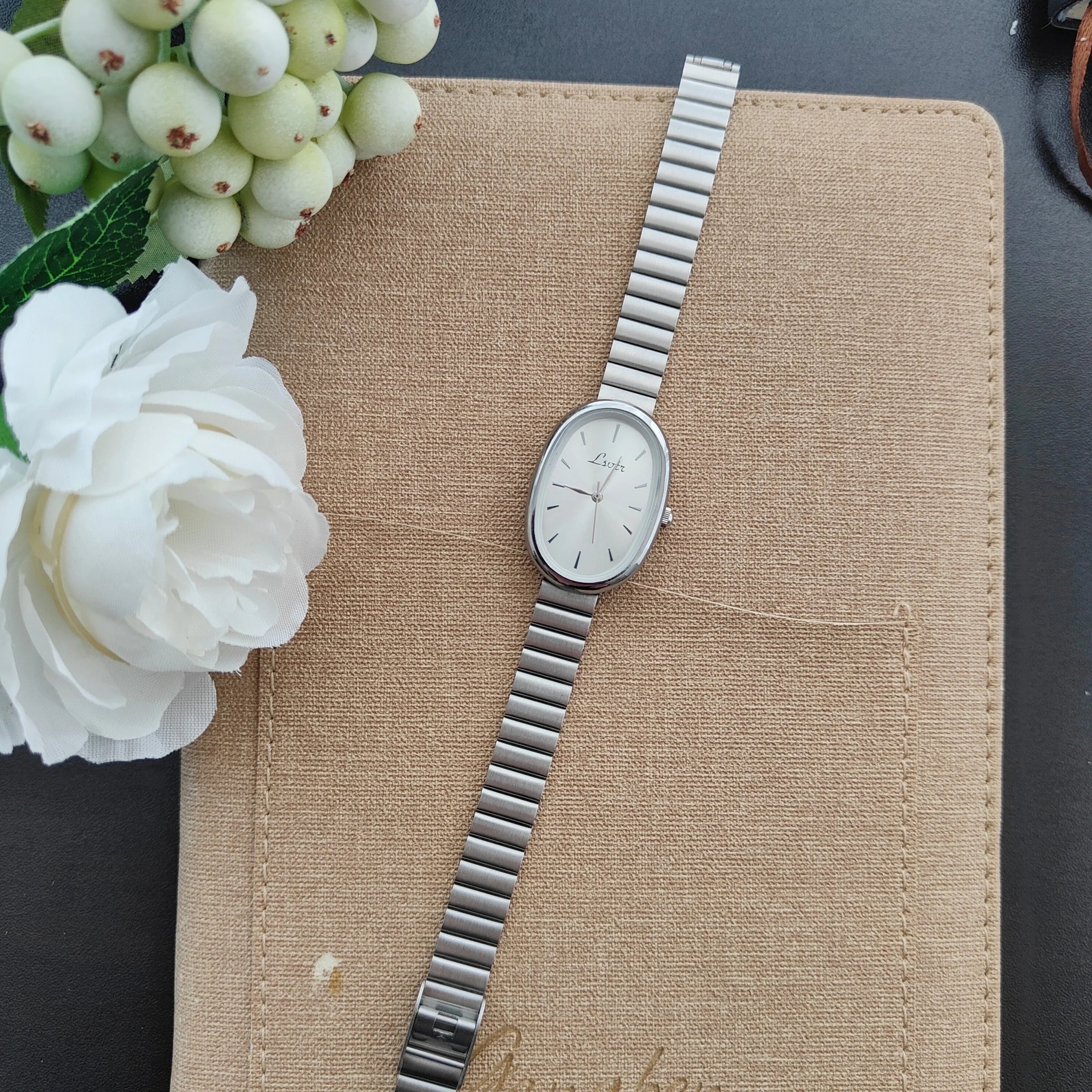 1 Piece of New Fashion Gold Bracelet Women's Watch, Vintage Luxury, Stylish, Simple, Elegant, Light Luxury, Versatile Women's Quartz Watch