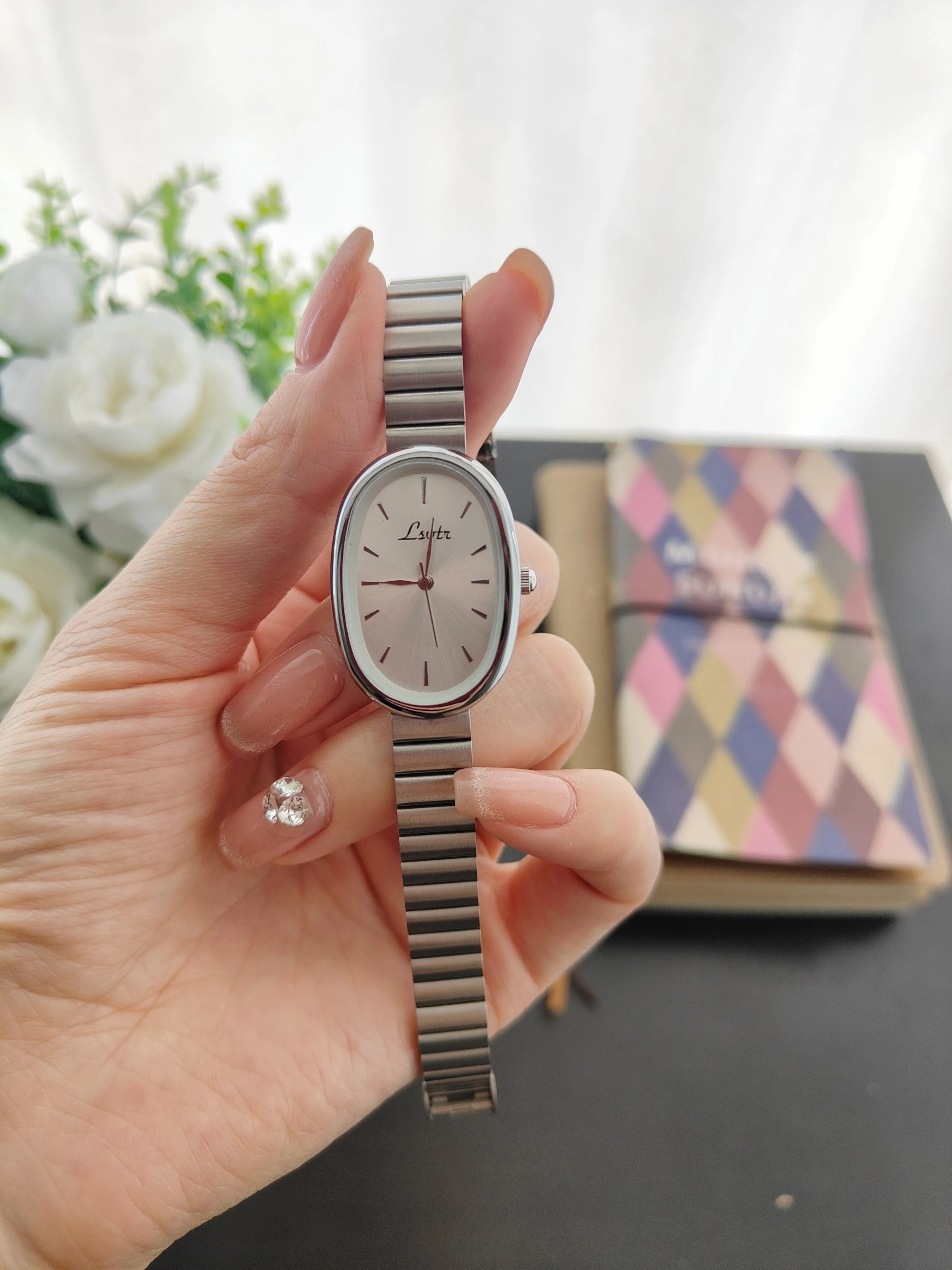 1 Piece of New Fashion Gold Bracelet Women's Watch, Vintage Luxury, Stylish, Simple, Elegant, Light Luxury, Versatile Women's Quartz Watch