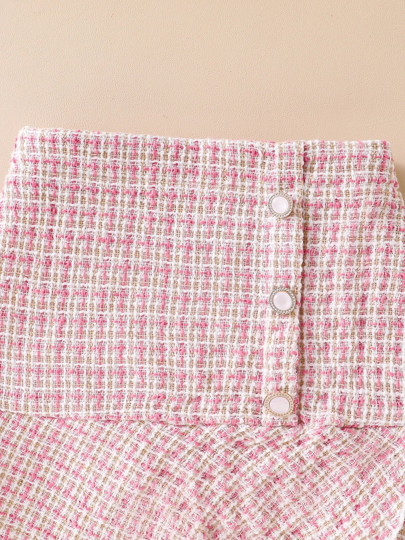 2-Piece Set for Girls: Spring and Autumn Thin Skirt Set, Children's Comfortable and Soft Simple Solid Color Round Neck Pullover Knit Top with Button Decoration + Plaid Print Button-Decorated Asymmetrical Hem Short Skirt Set.