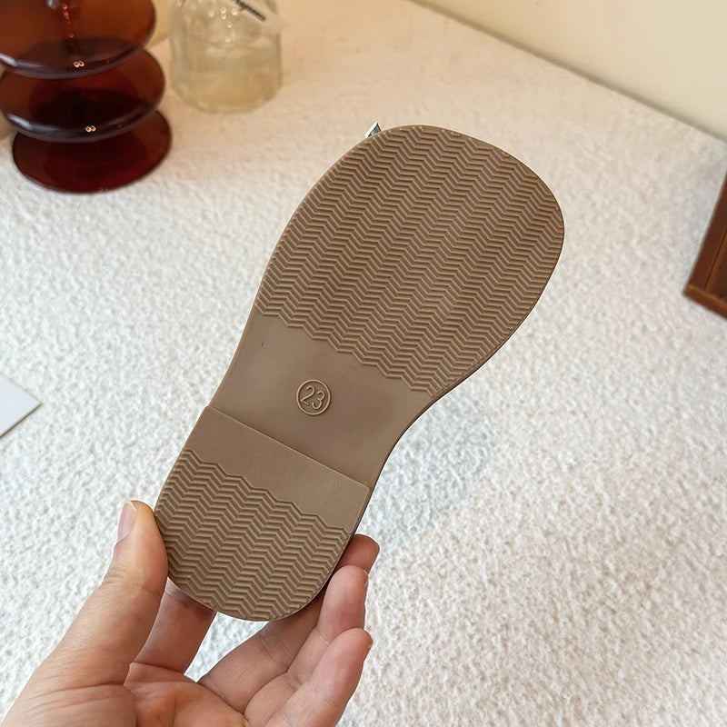 Summer girls' sandals 2026 new summer style with toe caps for girls, soft soles, baby woven and hollowed-out trendy
