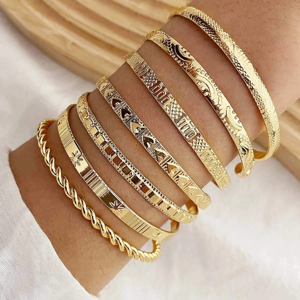 7Pcs Stackable Engraved Open Cuff Bangle Set, Boho Multi Pattern Stack Bracelets, 2 Colors Available Gold Silver, Minimalist Beach Vacation Women Wrist Jewelry, Trendy Fashion Gift Accessories For Ladies