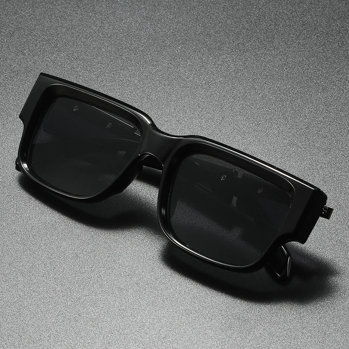 2026 Fashion Square Thick-Frame Sunglasses | Metal Accents | Retro Minimalist | Oversized Face-Flattering