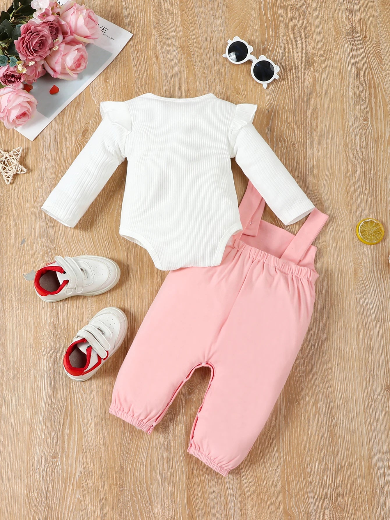 Two-piece set for baby girl: white long-sleeved romper with cute 3D ears and suspenders; autumn and winter