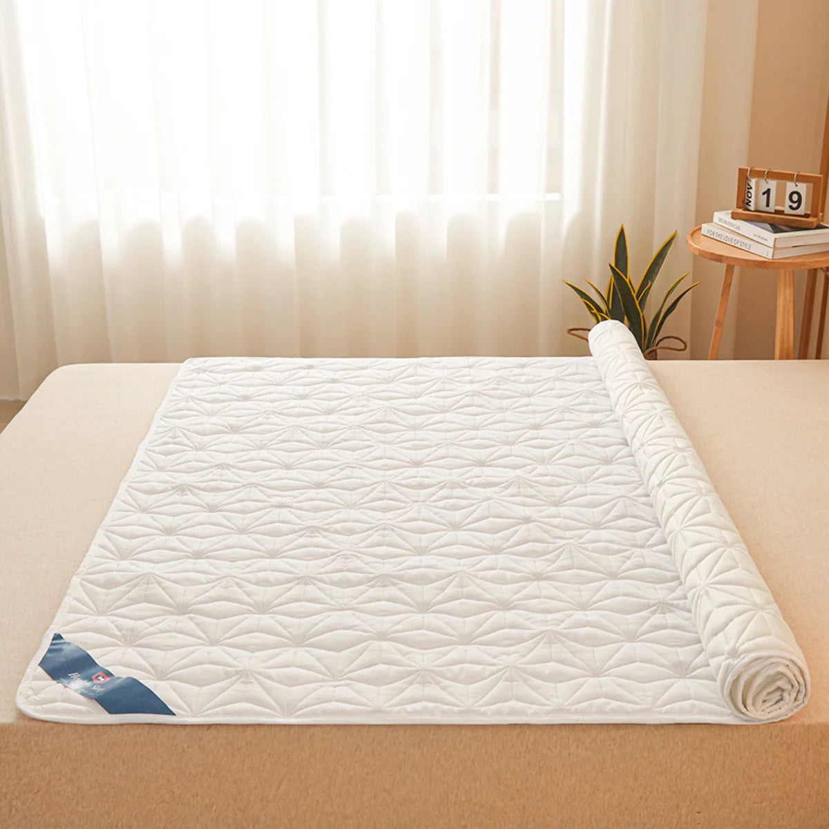 Waterproof Mattress Protector - Breathable Noiseless Mattress Cover Pad with 4 Elastic Corner Straps Fits up to 30 cm Deep