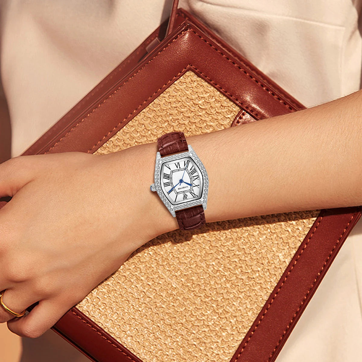Fashion ladies' watch set gift box small square quartz watch trend Valentine's Day gift wristwatch