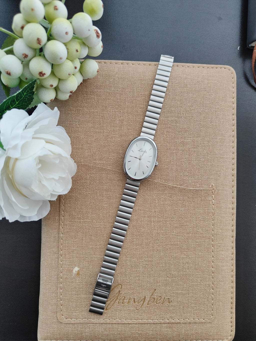 1 Piece of New Fashion Gold Bracelet Women's Watch, Vintage Luxury, Stylish, Simple, Elegant, Light Luxury, Versatile Women's Quartz Watch