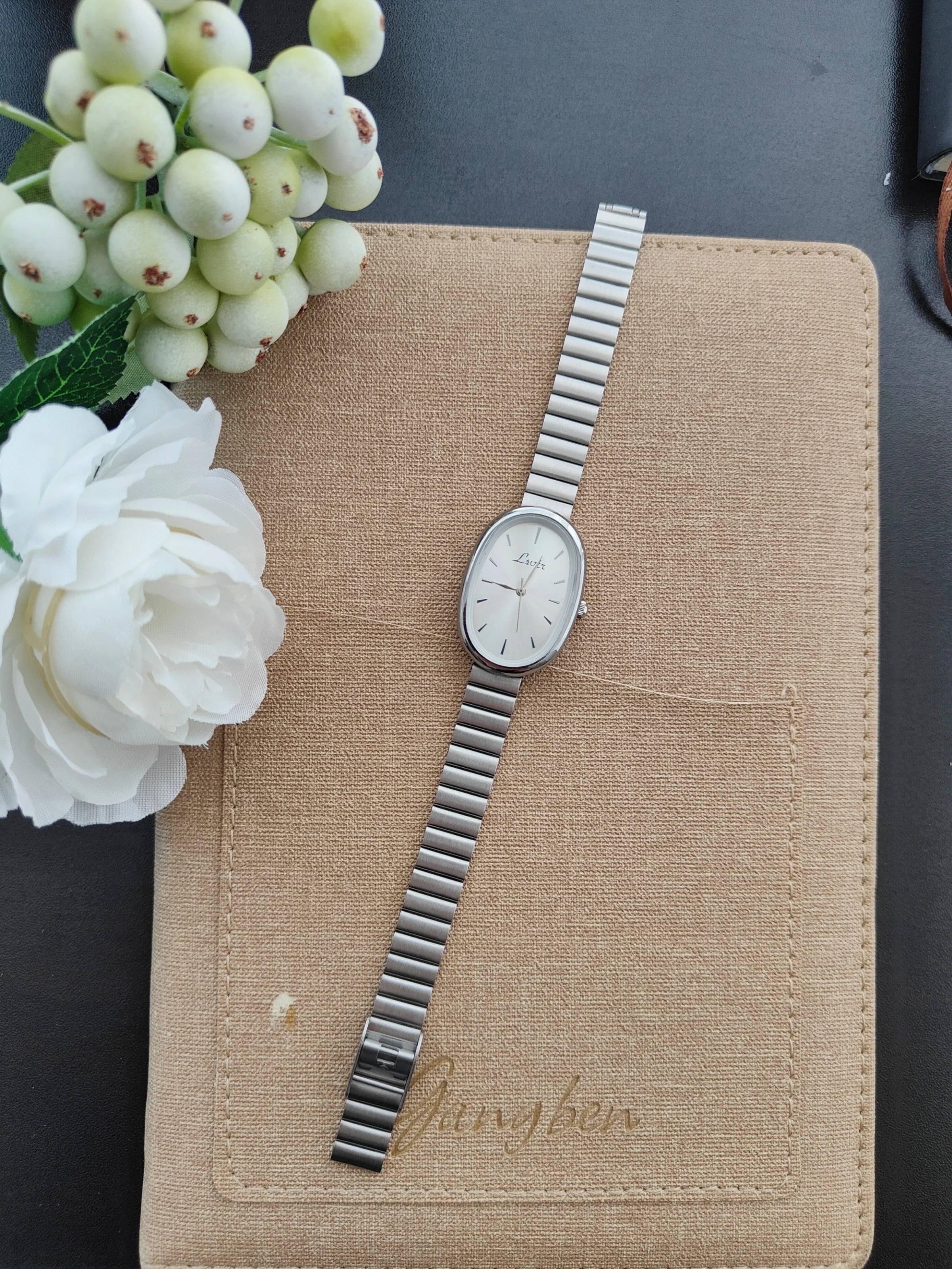 1 Piece of New Fashion Gold Bracelet Women's Watch, Vintage Luxury, Stylish, Simple, Elegant, Light Luxury, Versatile Women's Quartz Watch
