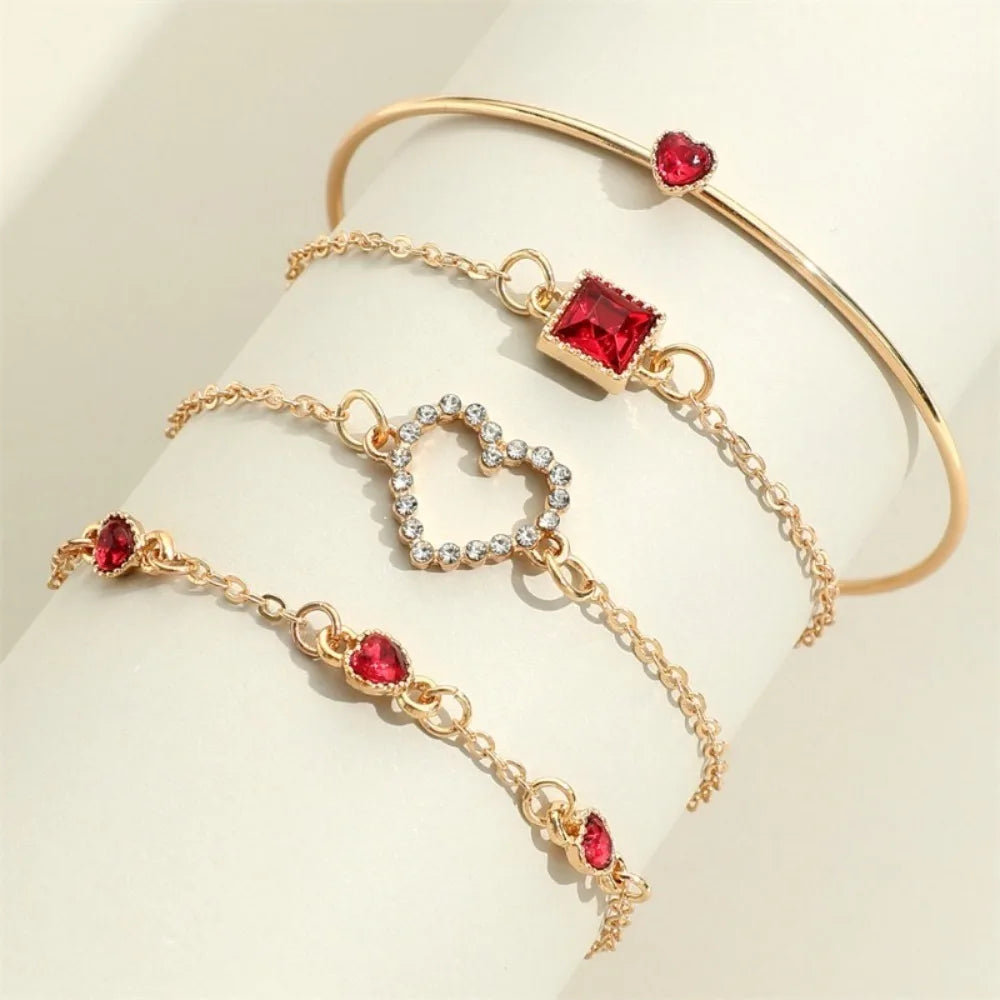 4-Piece Set of Niche Luxury High-End Heart-Shaped Bracelet Set, Creative Retro Design Bracelet, Lightweight Material, Comfortable to Wear, Versatile for Daily Use, Ideal Gift Accessory