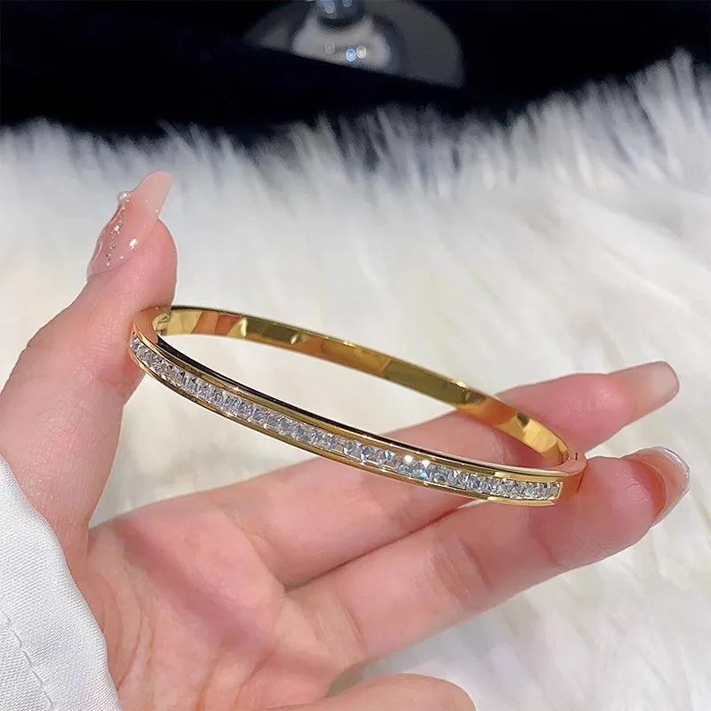 Elegant 8-piece Stainless Steel Bracelet Set With Rhinestone Embellishments, A Stylish Combination For Everyday Wear And Holiday