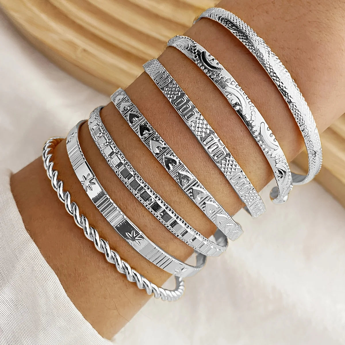 7Pcs Stackable Engraved Open Cuff Bangle Set, Boho Multi Pattern Stack Bracelets, 2 Colors Available Gold Silver, Minimalist Beach Vacation Women Wrist Jewelry, Trendy Fashion Gift Accessories For Ladies