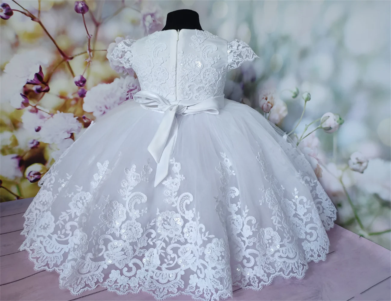Baptize One Year Old Flower Girl Dress Lace Appqulies For Wedding Tulle Skirt White Ball Gown Sleeveless Communion Clothes
