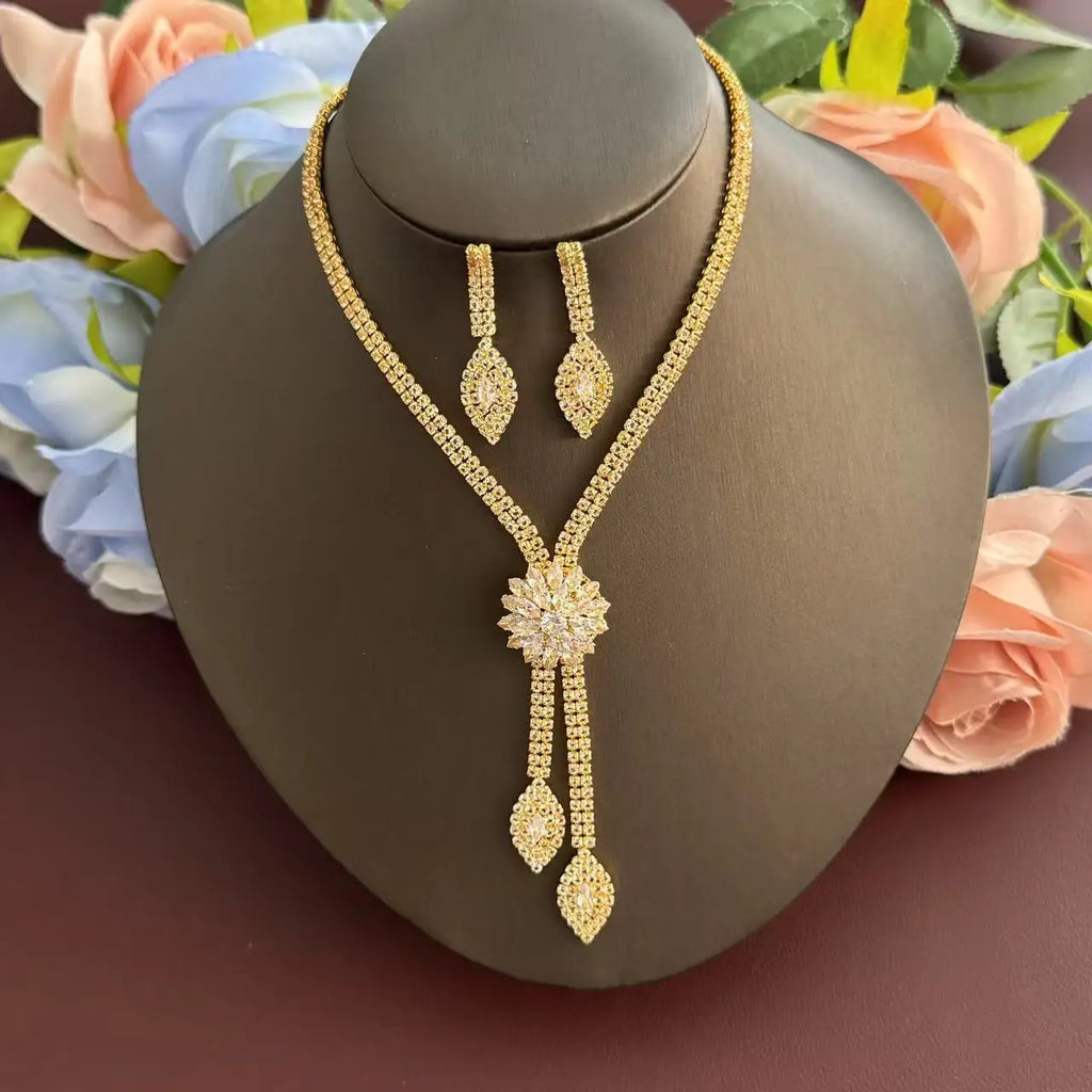 A three-piece jewelry set with exquisite patterns and stunning necklaces and earrings, perfect for parties and banquets